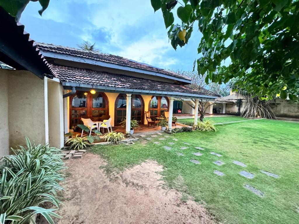 Isle Of Thalpe Bed & Breakfast Unawatuna Bagian luar foto