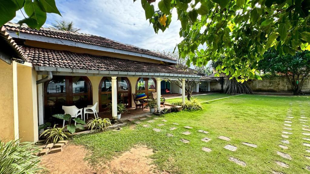 Isle Of Thalpe Bed & Breakfast Unawatuna Bagian luar foto