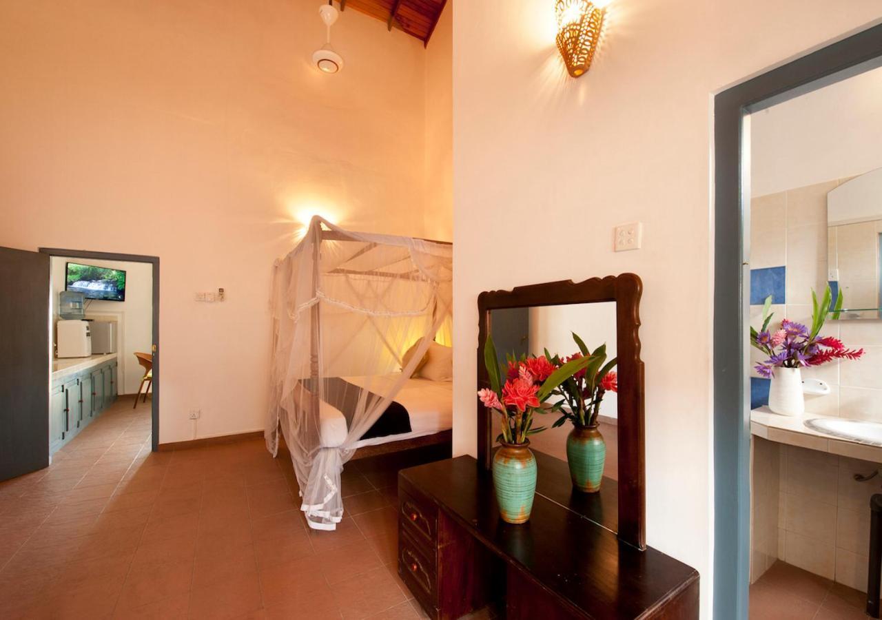 Isle Of Thalpe Bed & Breakfast Unawatuna Bagian luar foto